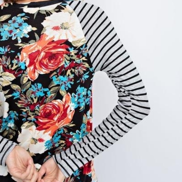 12 PM BY MON AMI Striped & Floral long sleeve top Size Small NWT - Picture 5 of 7